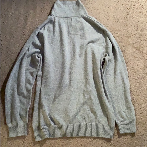 Gray Old Navy sweater - Picture 4 of 4